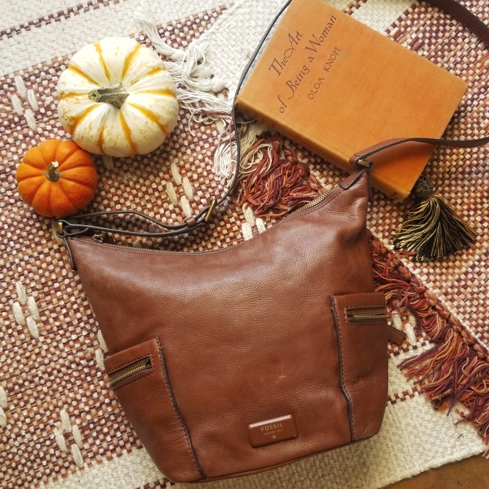 MOVING SALE 🗝FOSSIL Emerson Hobo Crossbody🗝